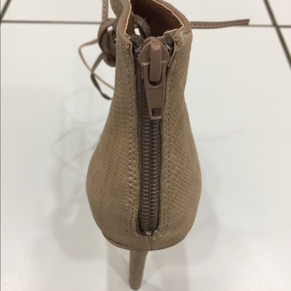 Steve Madden Laced Up Platform Heel Boots - Picture 6 of 8